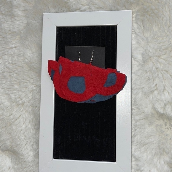 39. Handmade leather earrings inspire by Frieda Kahlo by me floral cutouts - Picture 3 of 7